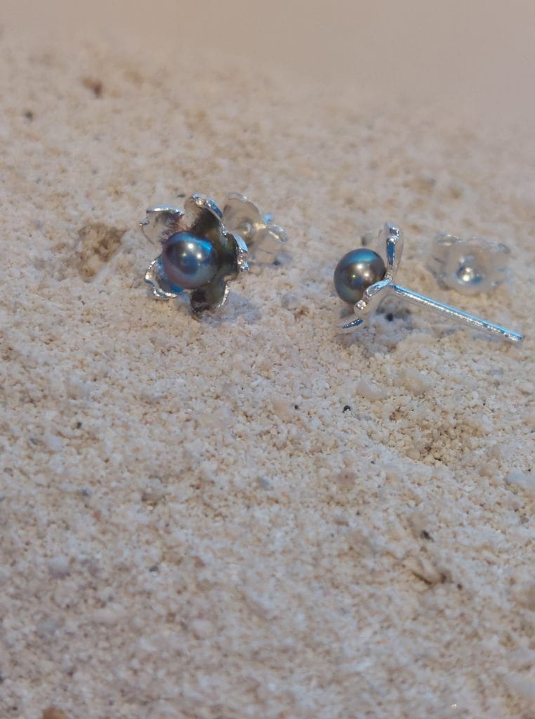 Boucles d'oreilles «Petites fleurs» sur tiges – Image 2