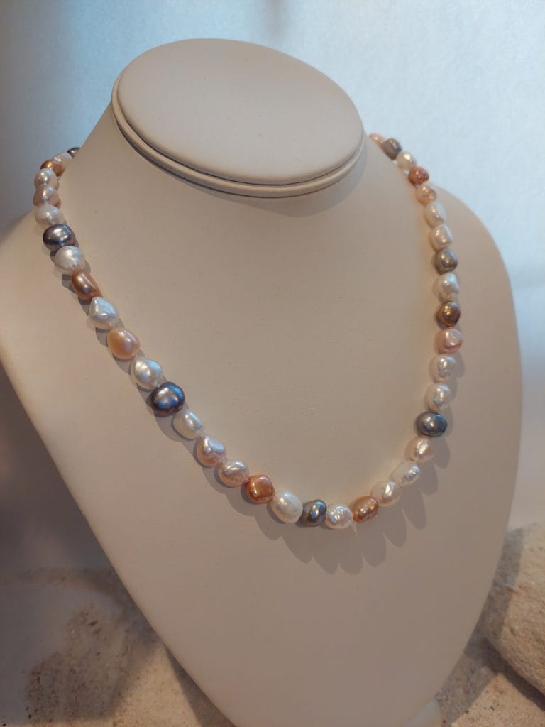 Collier de perles «Sélénia»